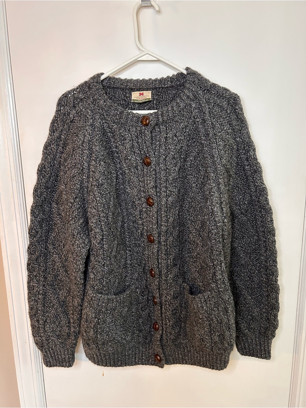 CARRAIGDONN 100% PURE NEW WOOL HAND KNIT IN IRELAND GRAY BUTTON UP CARDIGAN SM